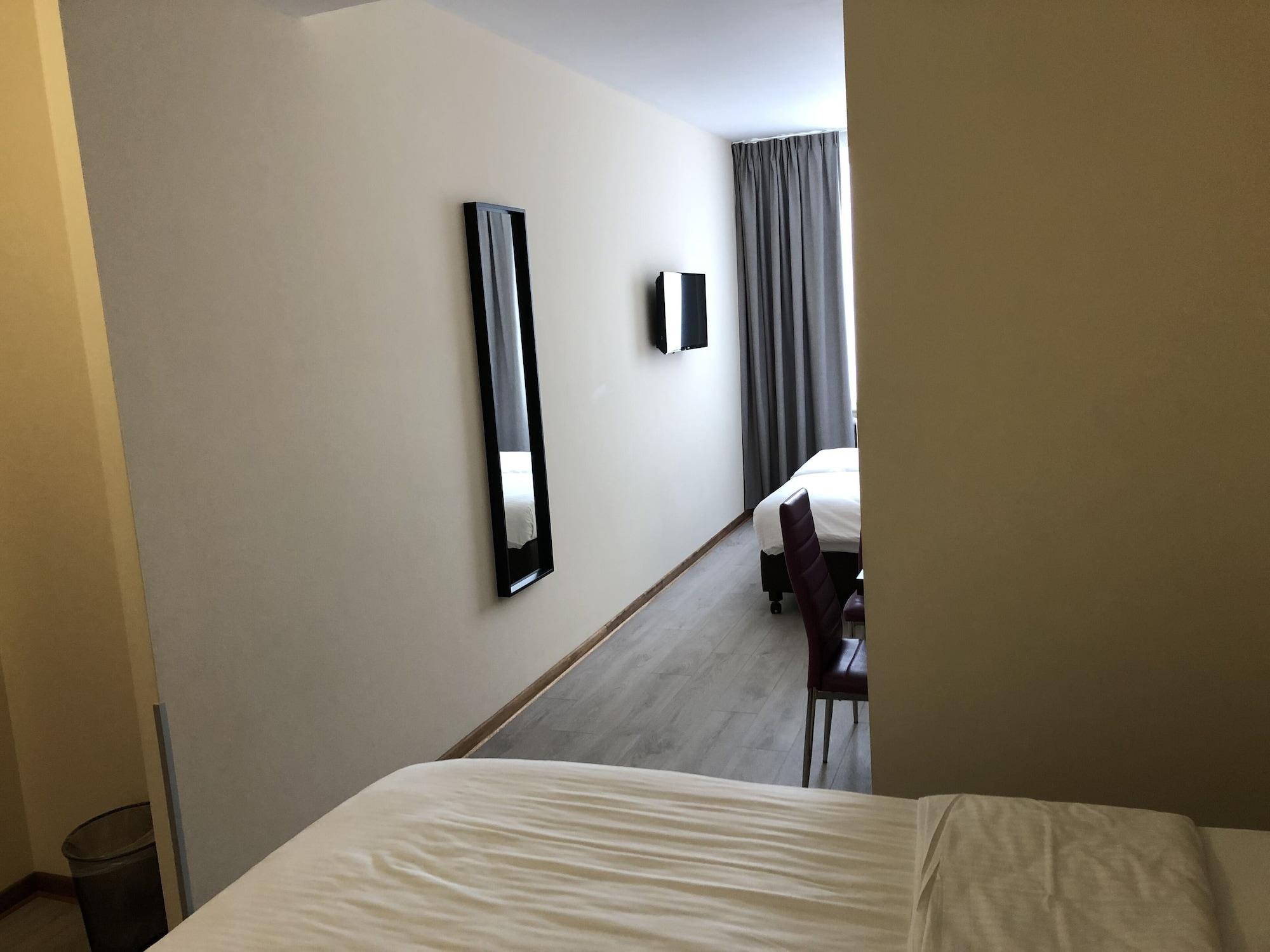 Slina Hotel Brussels Sint-Jans-Molenbeek Exterior photo