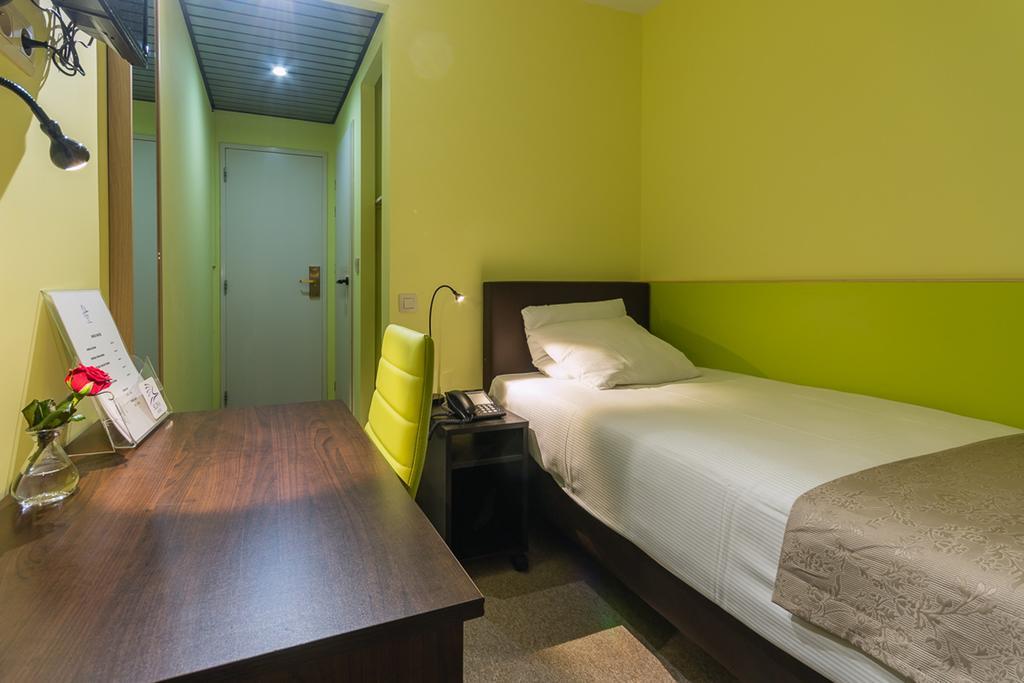 Slina Hotel Brussels Sint-Jans-Molenbeek Room photo
