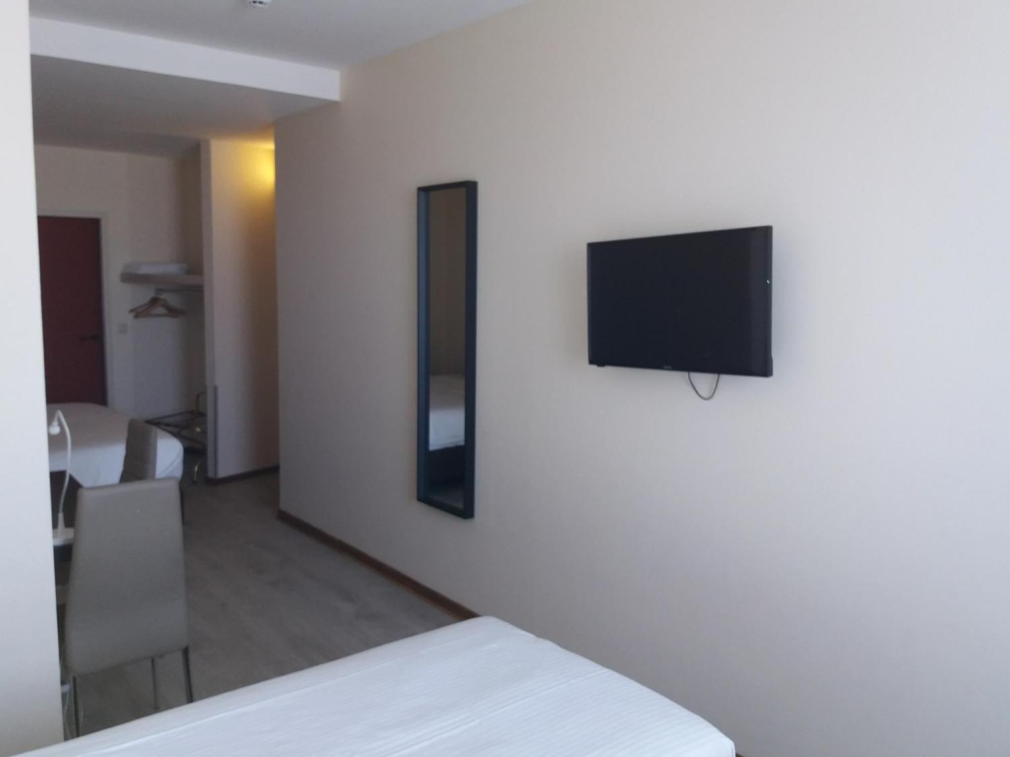 Slina Hotel Brussels Sint-Jans-Molenbeek Exterior photo